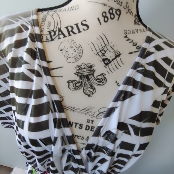 Mi Manchi Swim Cover up Size XL. - Picture 3 of 7